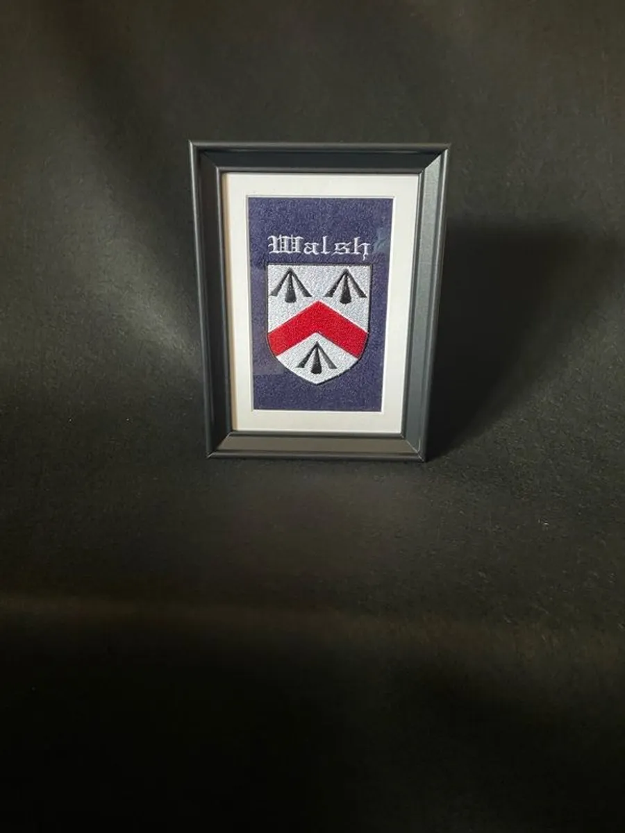 Embroidered family crest - Image 2
