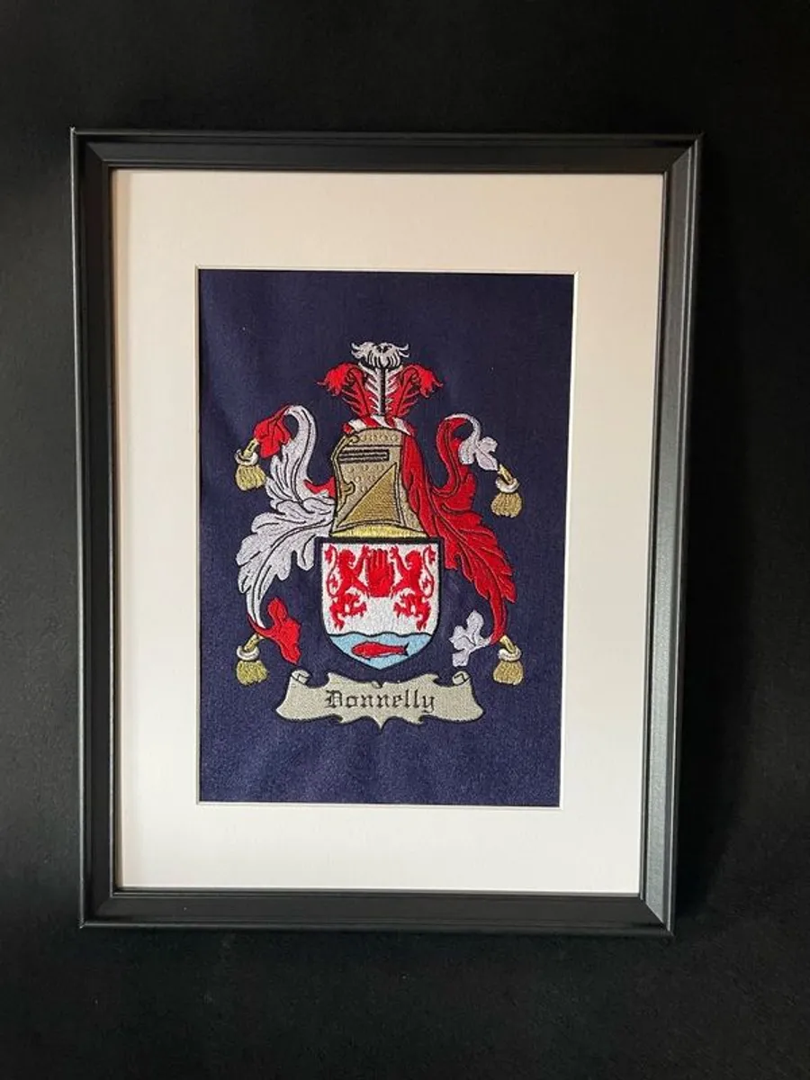 Embroidered family crest - Image 4