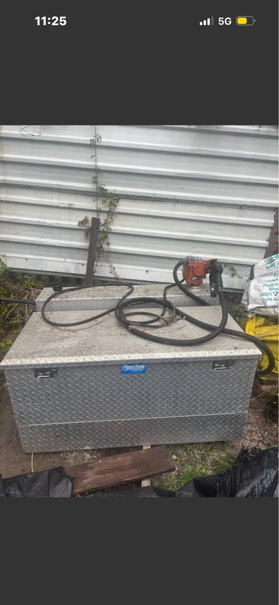 Pickup tool chest / fuel bowser. - Image 2