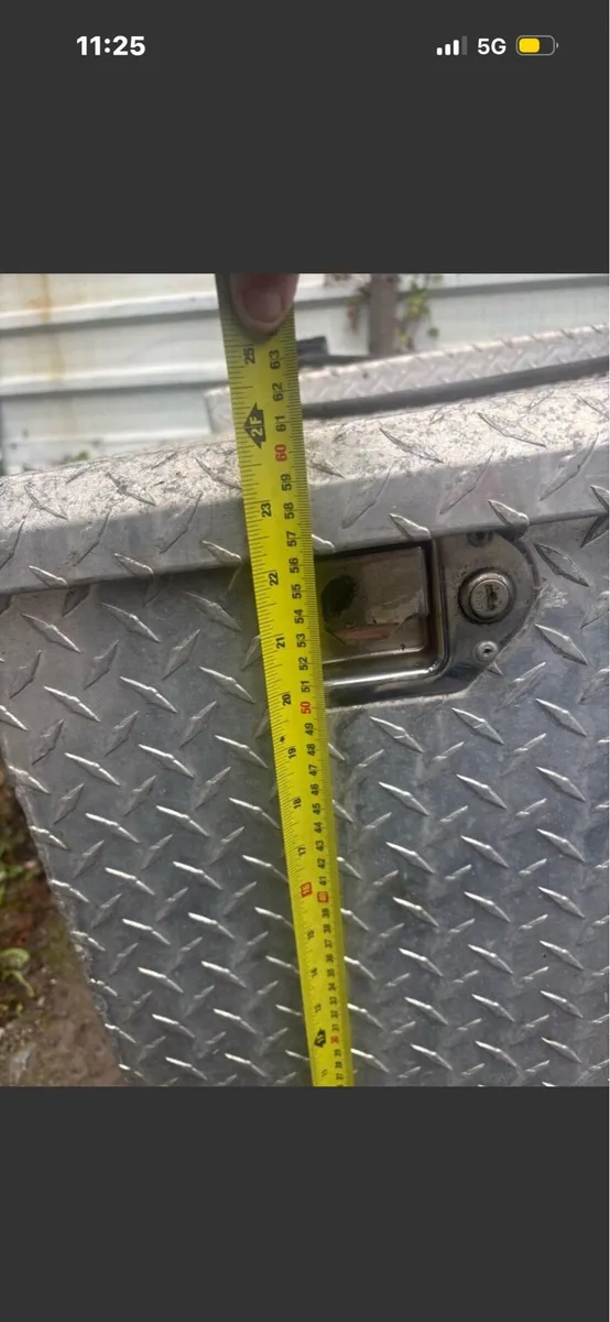 Pickup tool chest / fuel bowser. - Image 3