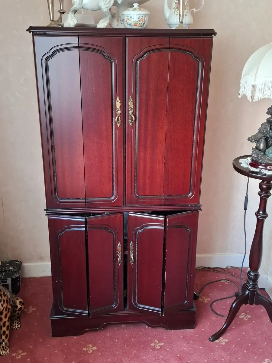 Cabinet - Image 1