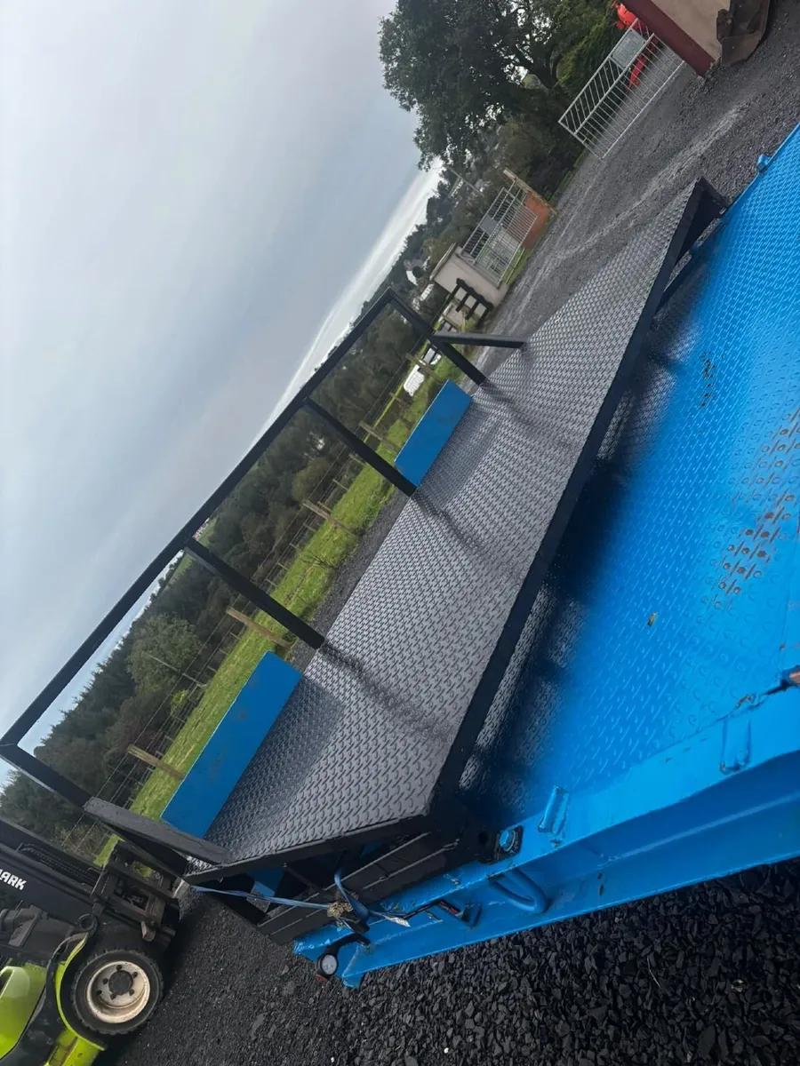 Low loader trailer - Image 3