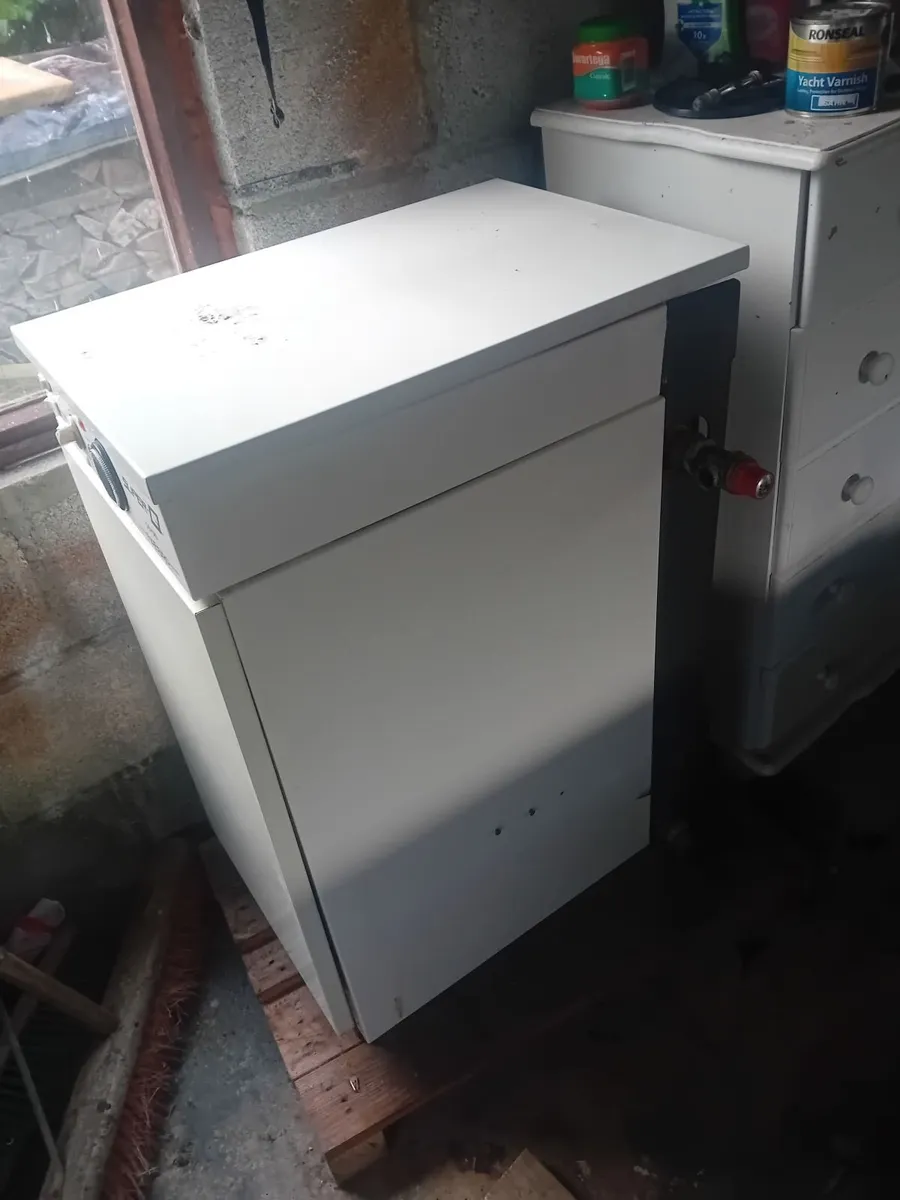 Oil boiler - Image 1