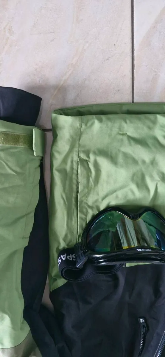 Skiing jacket - Image 2