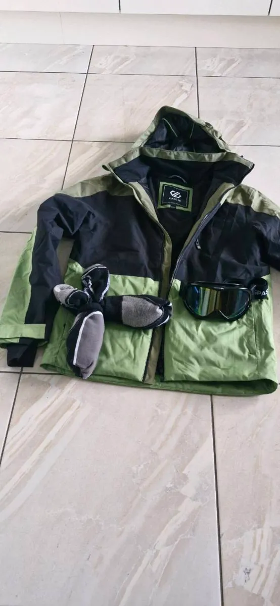 Skiing jacket - Image 1