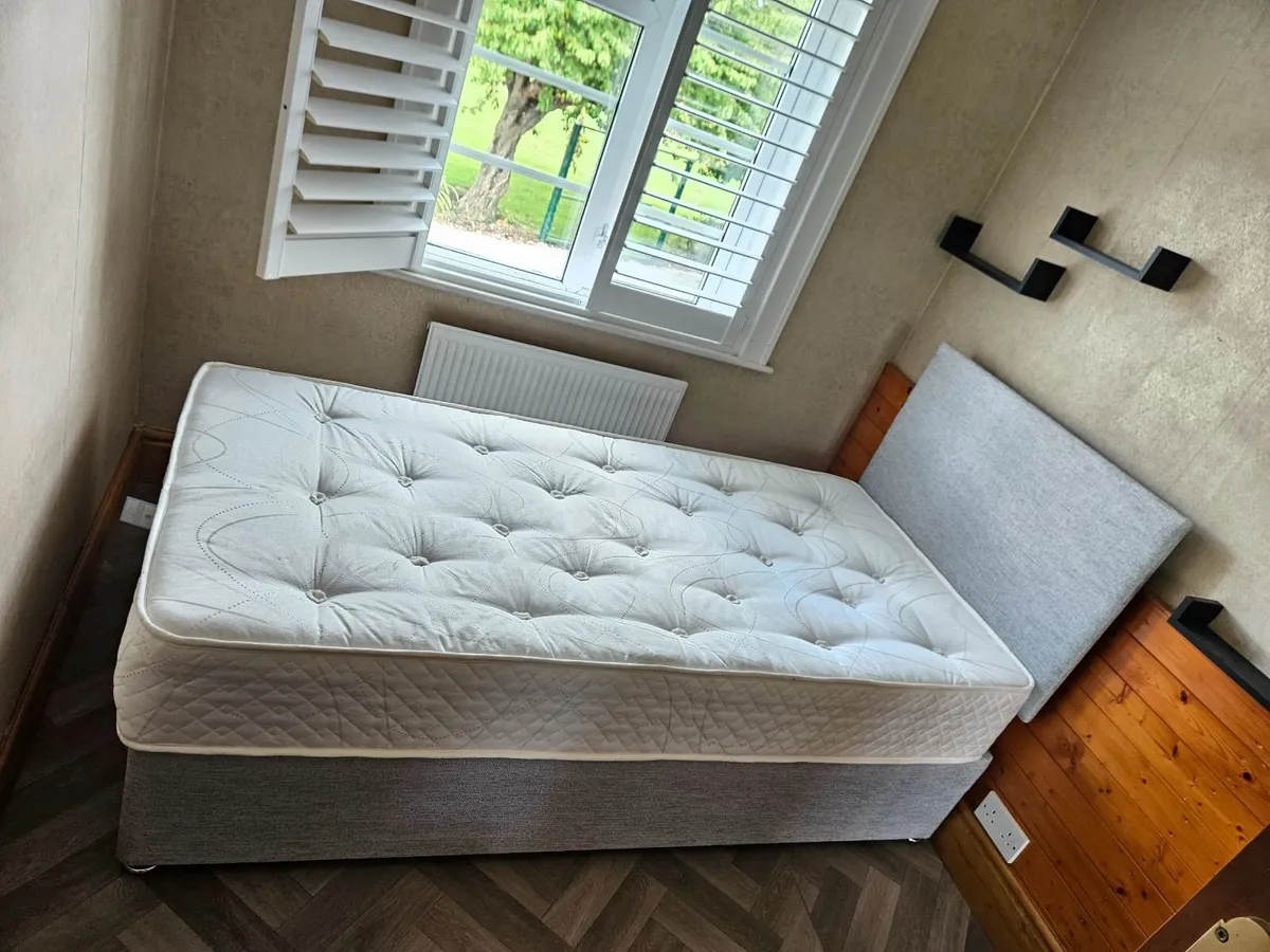 Single bed and mattress - Image 1