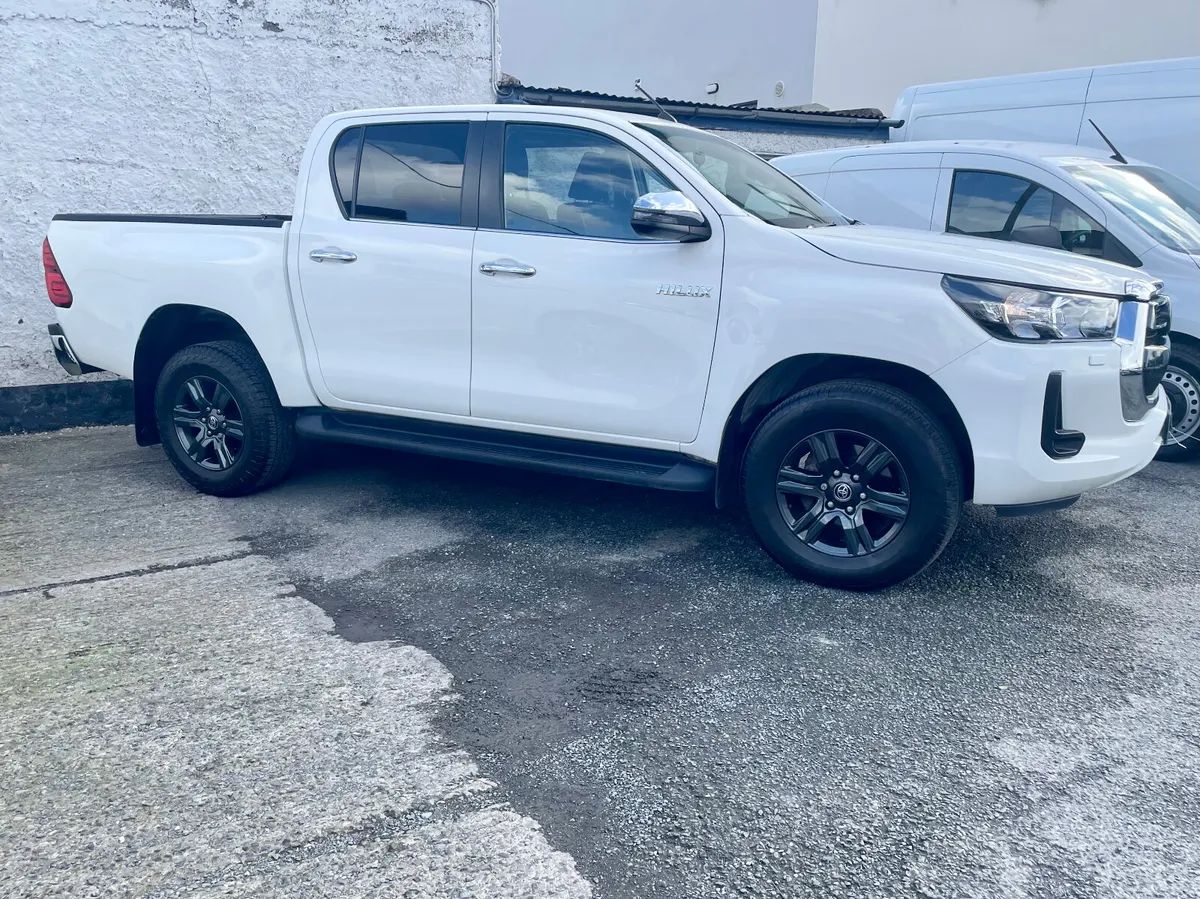 Toyota Hilux Icon 2.4 D-4D 150BHP 4WD Manual,2021 - Image 2
