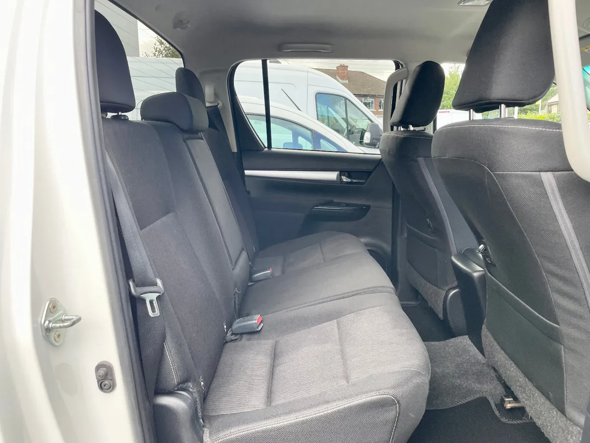 Toyota Hilux Icon 2.4 D-4D 150BHP 4WD Manual,2021 - Image 4