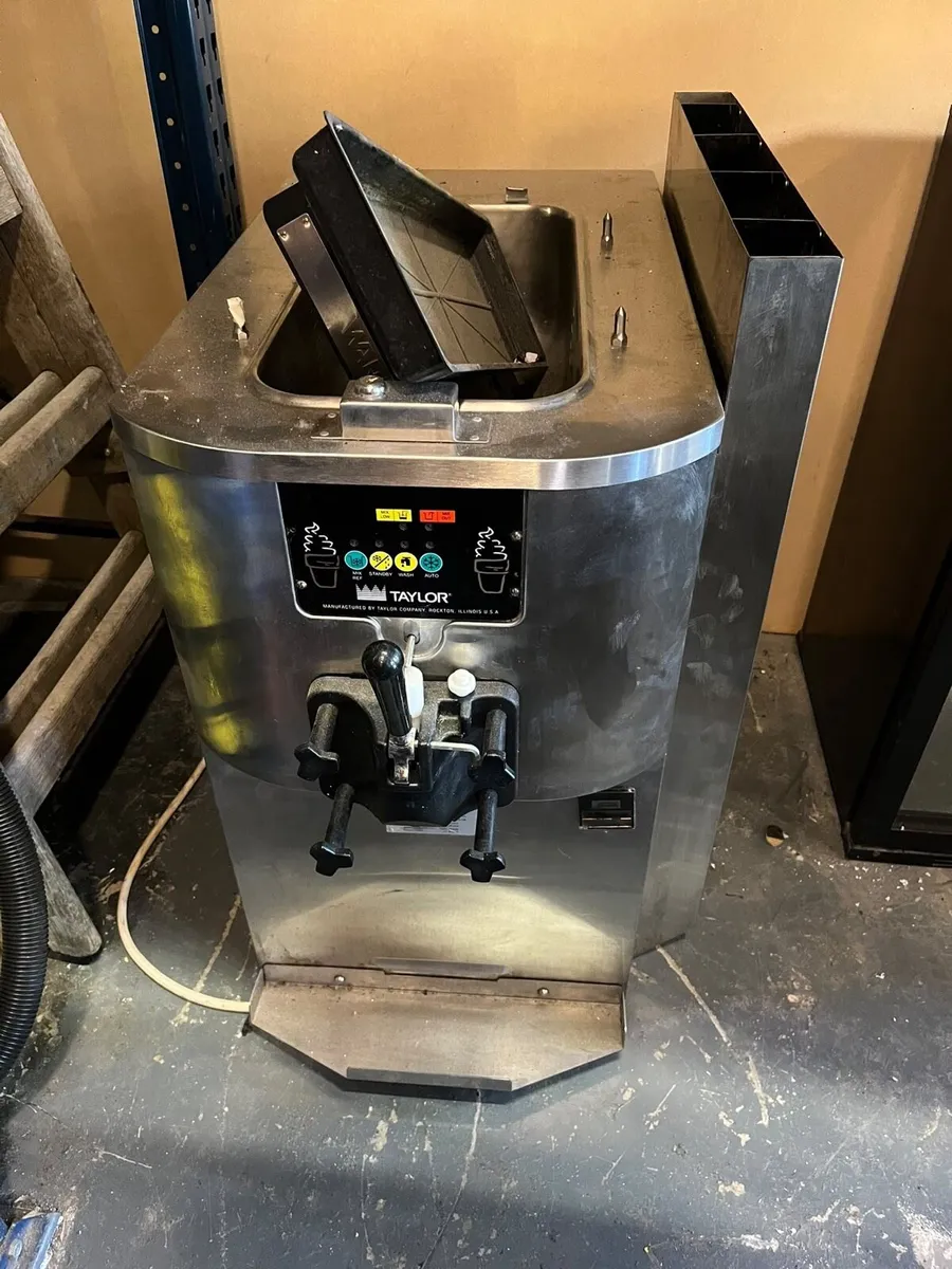 Taylor C707 commercial soft serve ice cream maker - Image 1