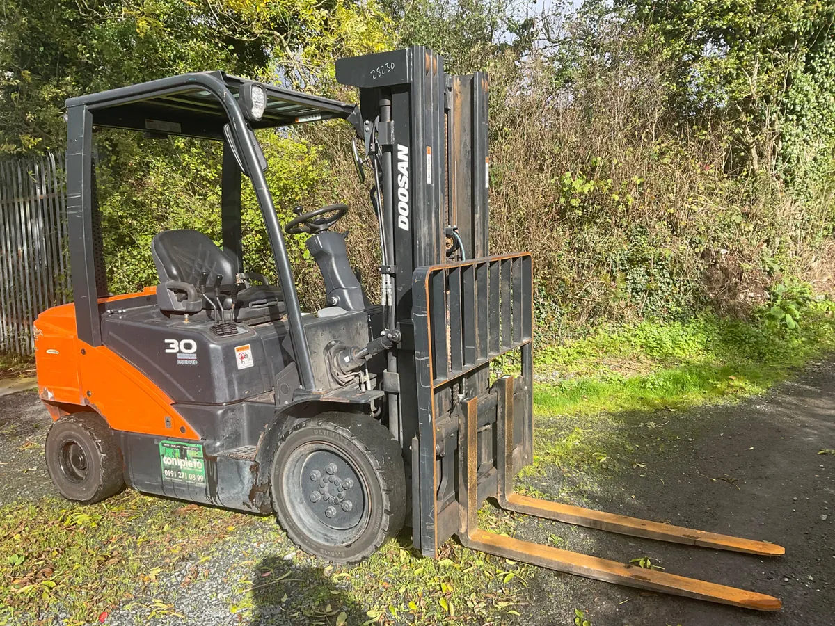 FORKLIFT - Image 2