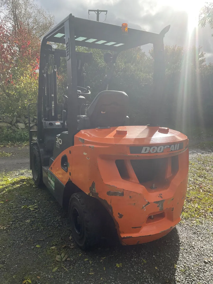 FORKLIFT - Image 4