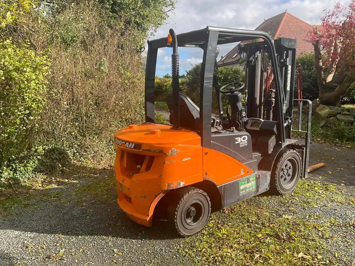 FORKLIFT - Image 3
