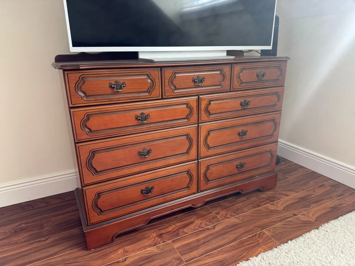 Furniture Set - Image 4