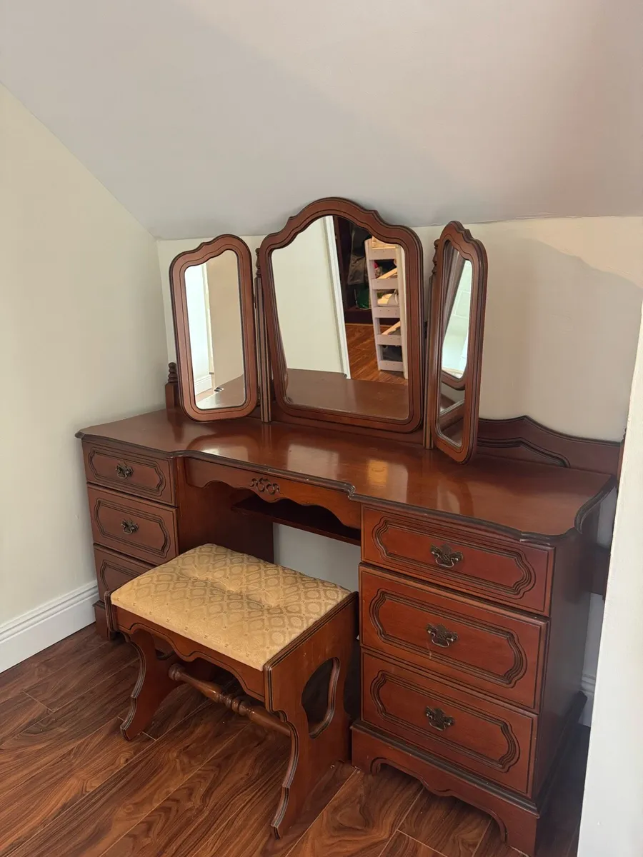 Furniture Set - Image 1