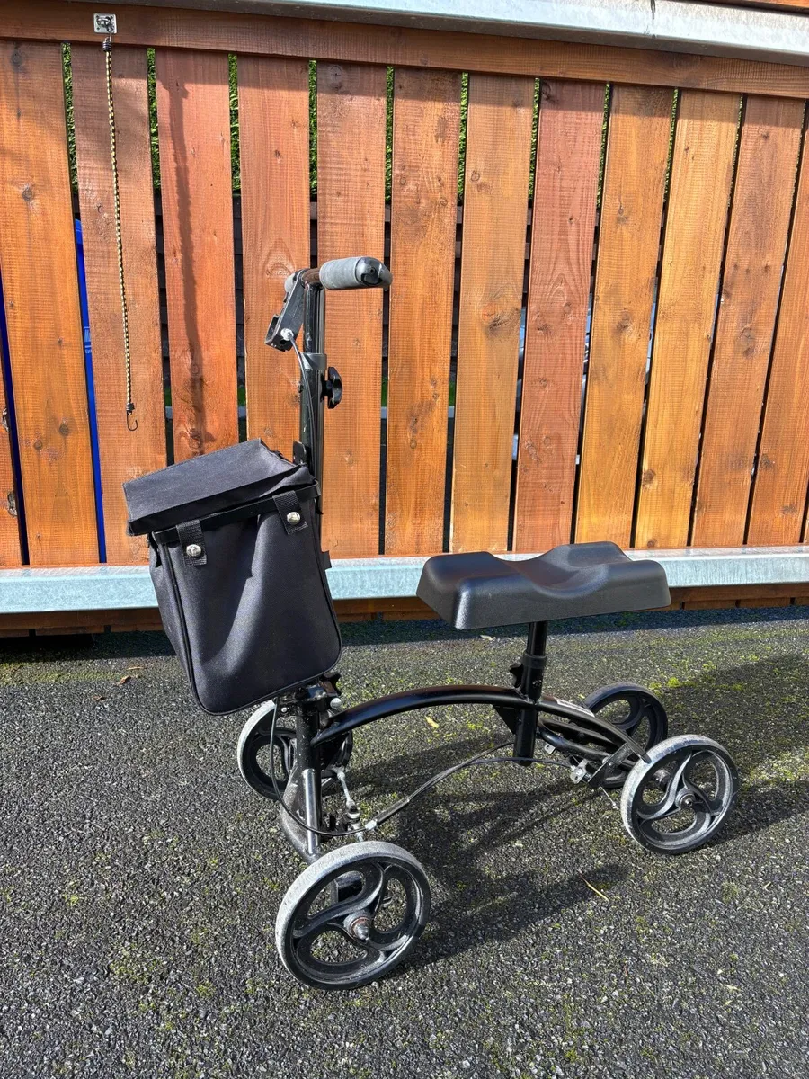 Mobility knee scooter - Image 1