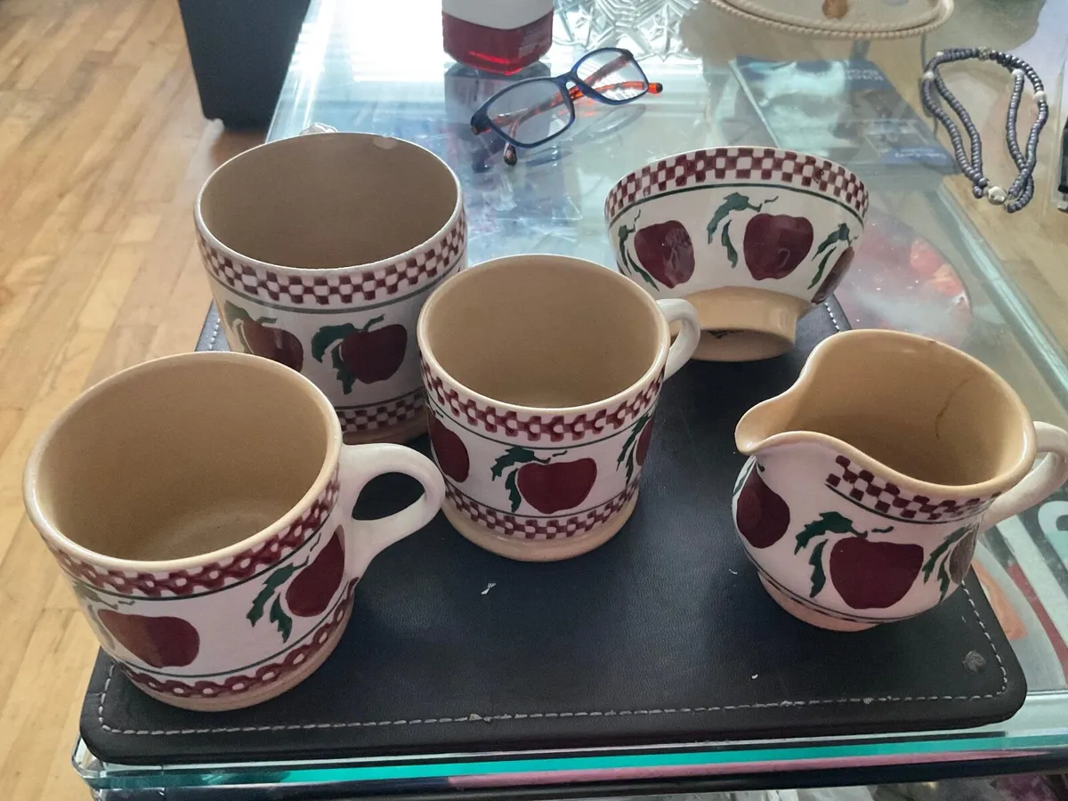 5 pieces of Nicholas Moss pottery - Image 1