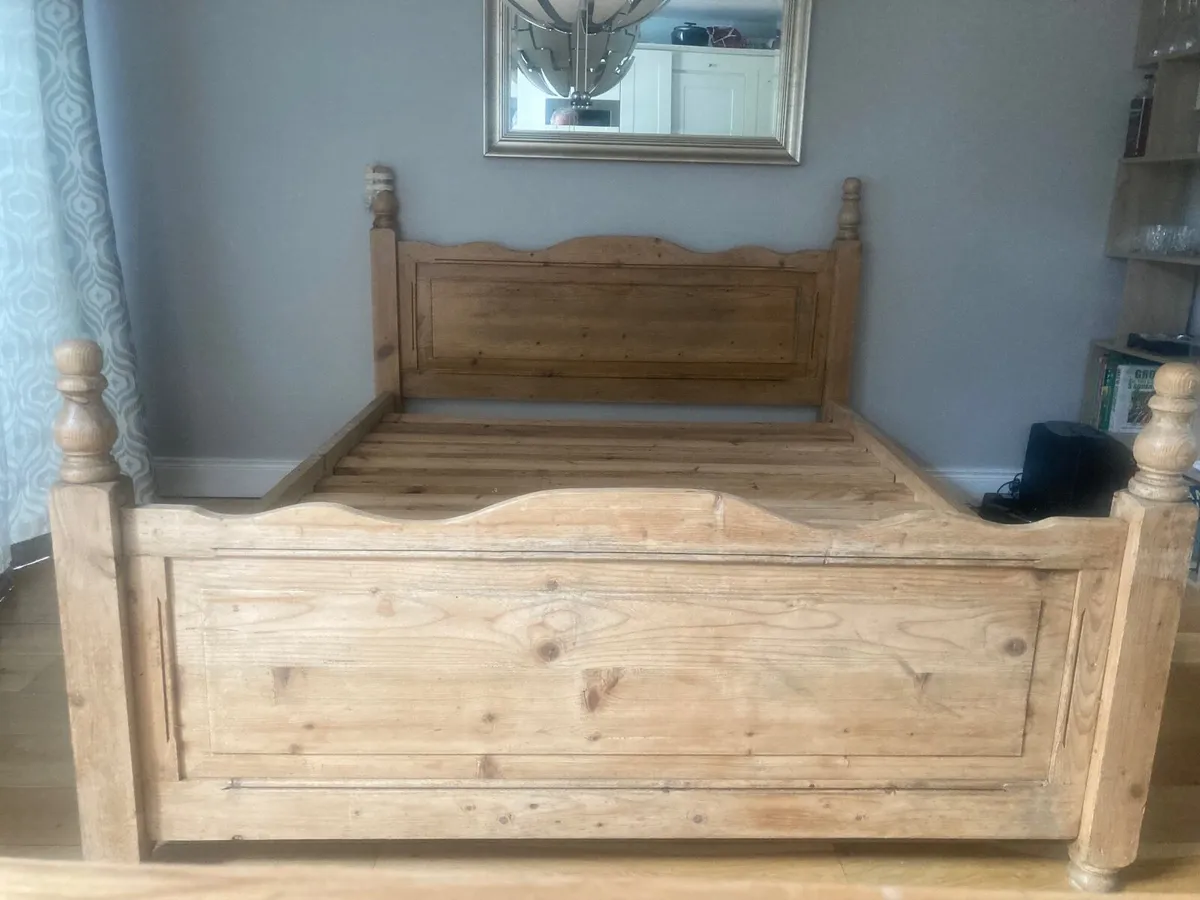 Traditional style bed frame - Image 2