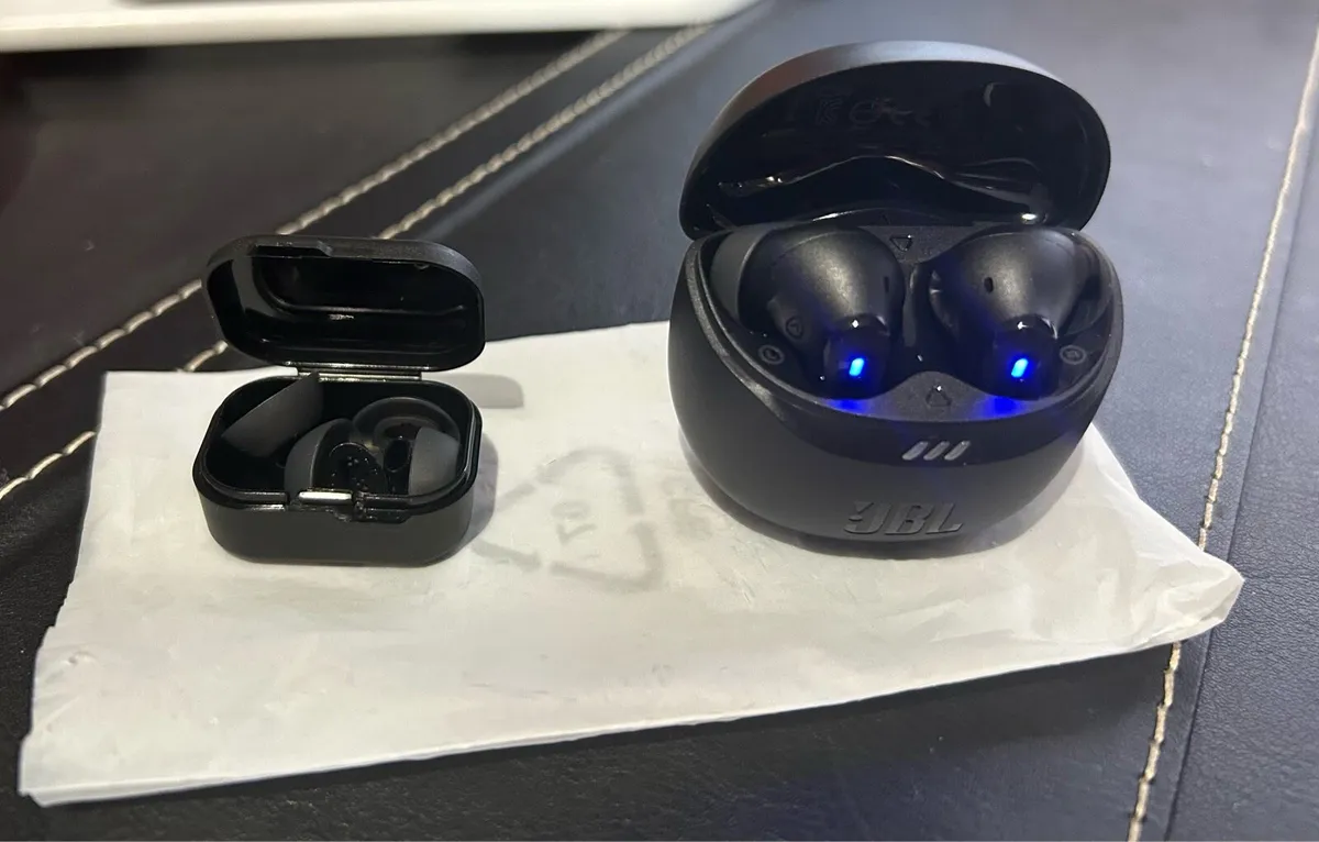 JBL Tune Flex 2 earbuds - Image 1