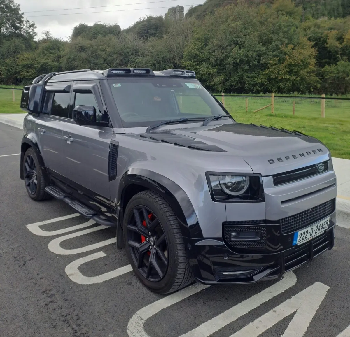 Land Rover Defender 110 Hard Top SE - Image 1