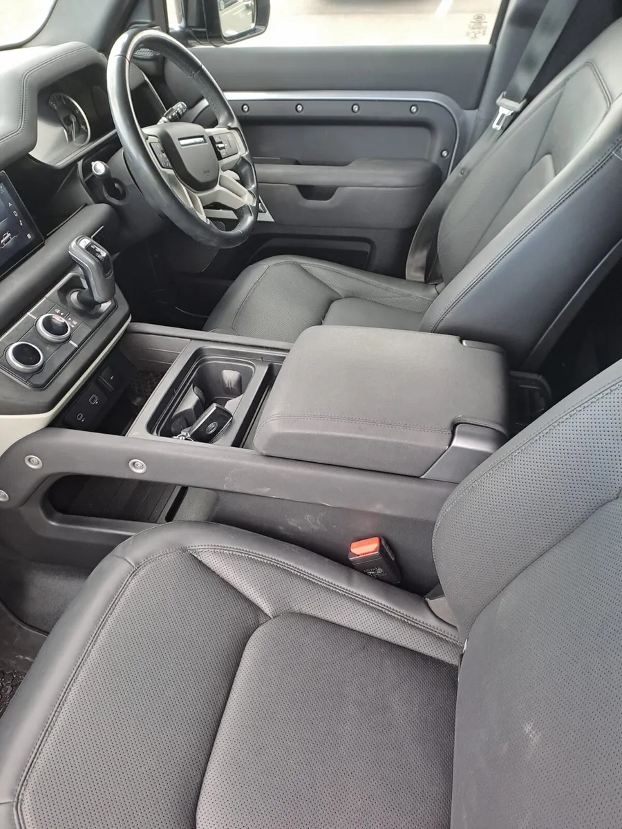Land Rover Defender 110 Hard Top SE - Image 3