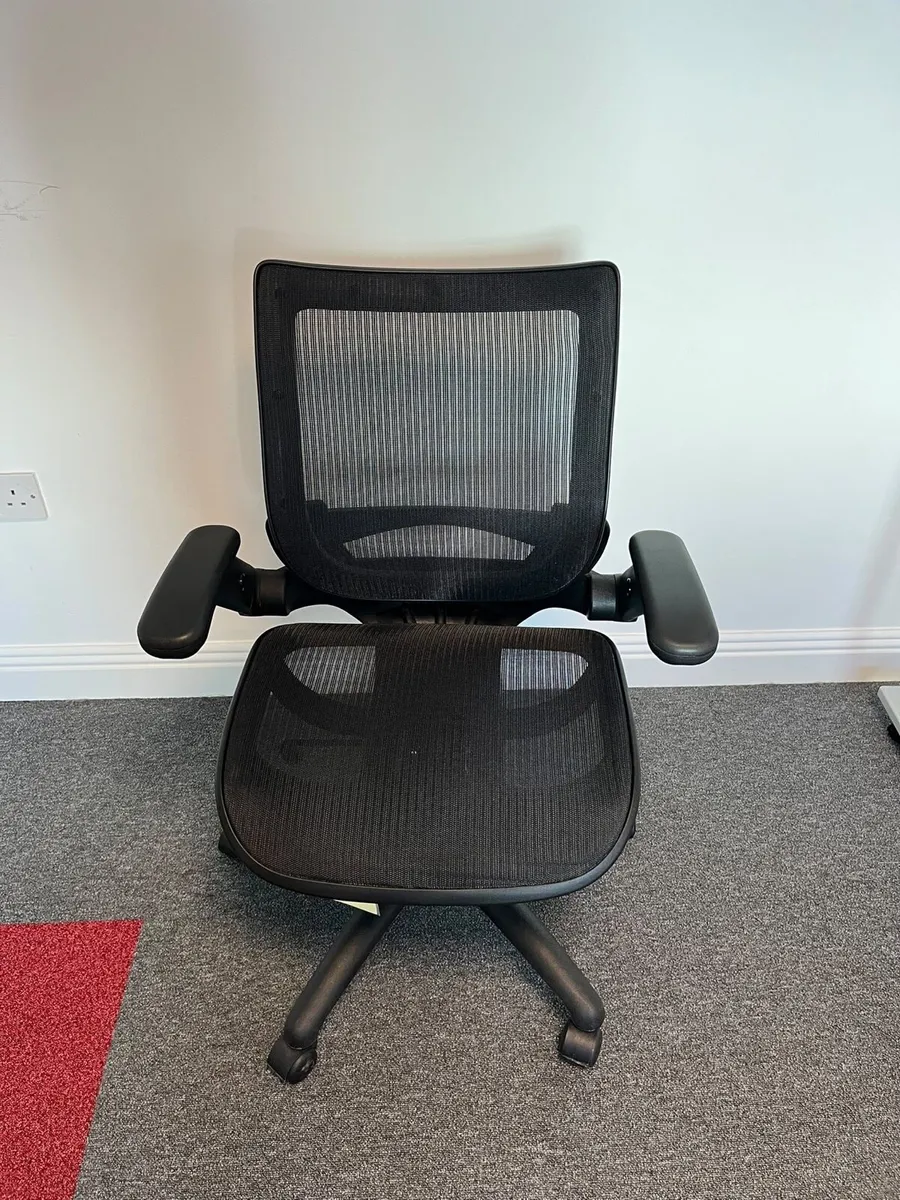 Black office chair - Image 1