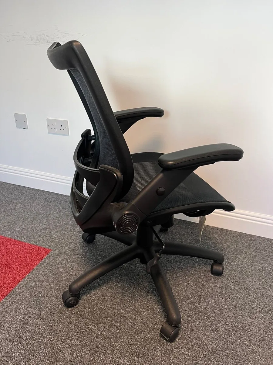 Black office chair - Image 2