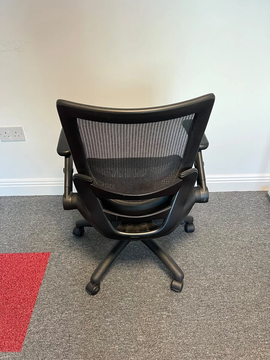 Black office chair - Image 3