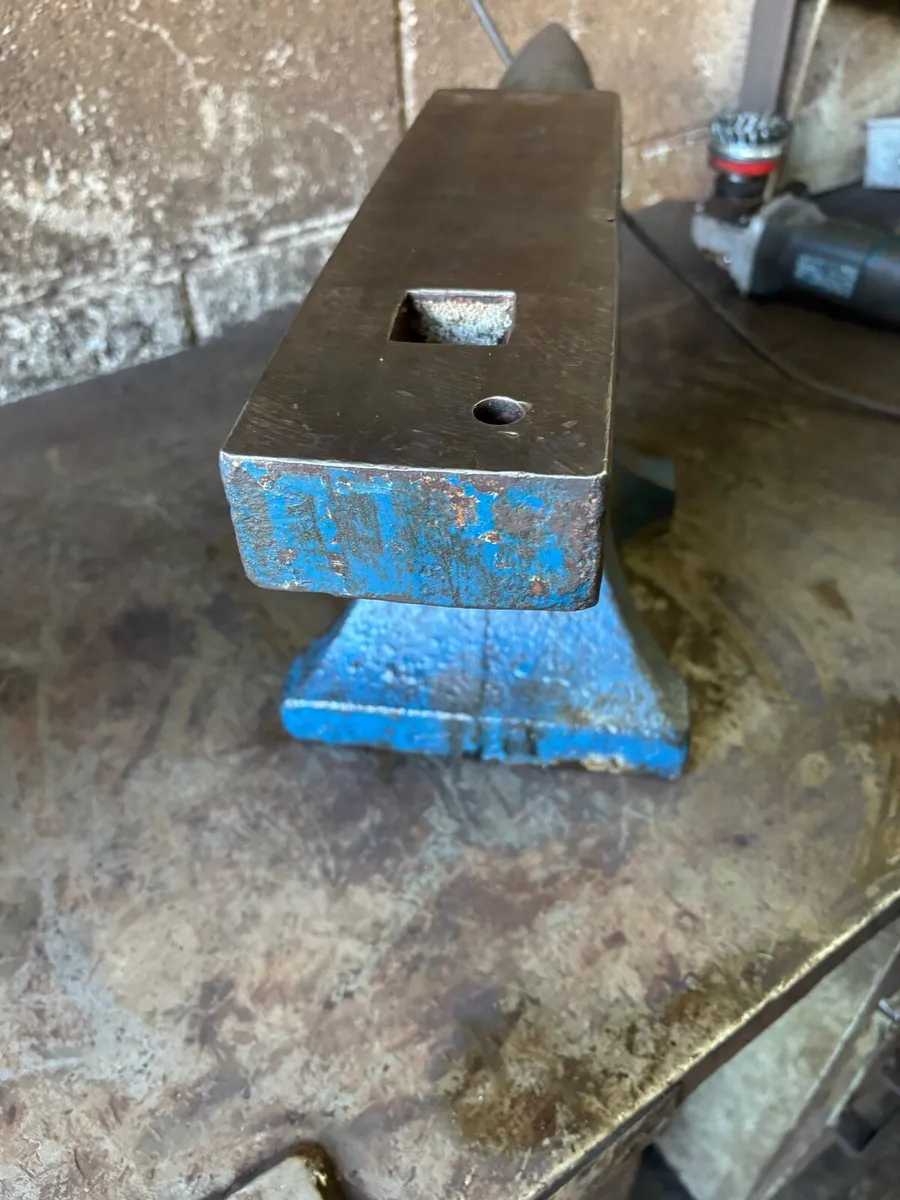 1CWT BROOKS 51 kg Anvil NEW NEVER USED - Image 3