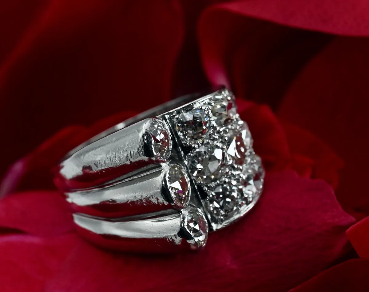 Amazing Art Deco 1930s Platinum 3.1ct Diamond Ring - Image 2