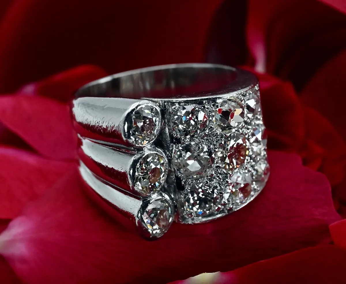 Amazing Art Deco 1930s Platinum 3.1ct Diamond Ring - Image 1