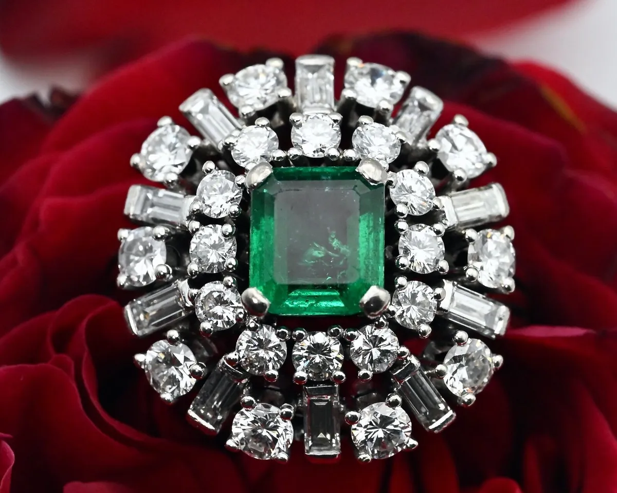 Wonderful 1940/50s Emerald & Diamond Ring 18ct - Image 1