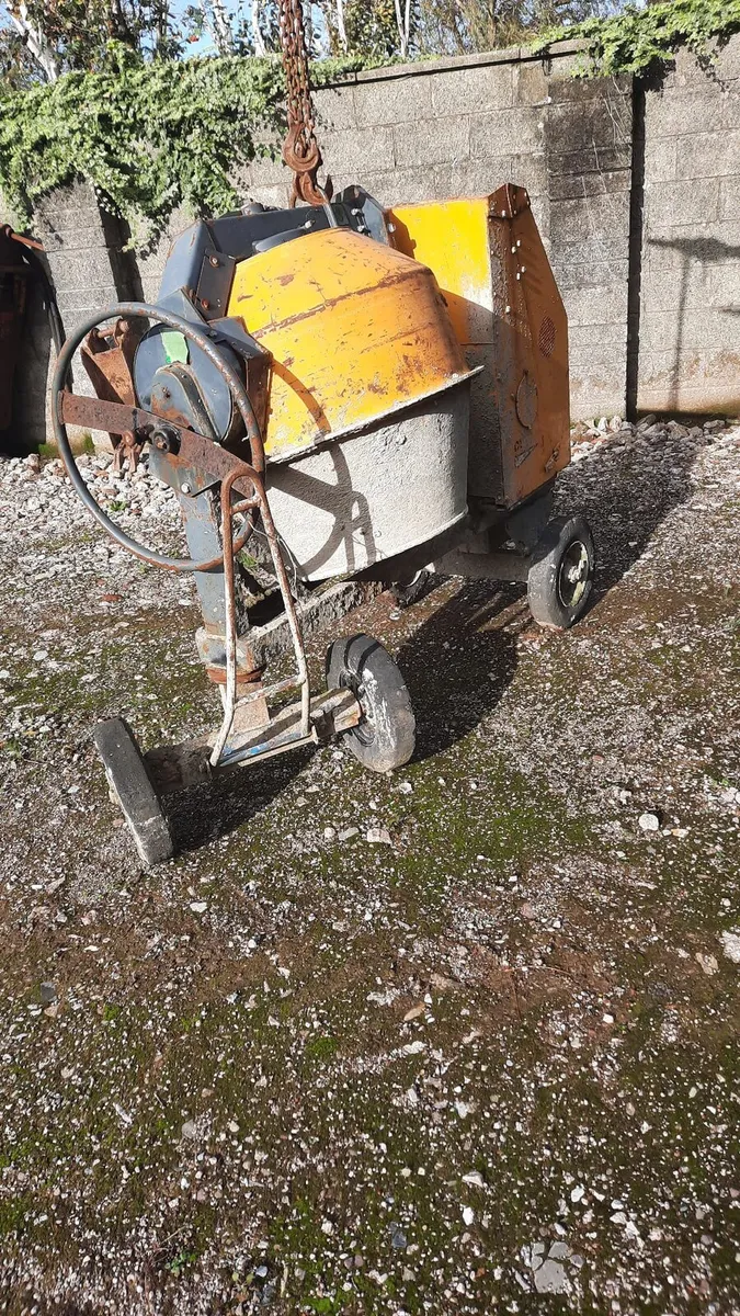 Diesel 4 barrow mixer- excellent condition - Image 3