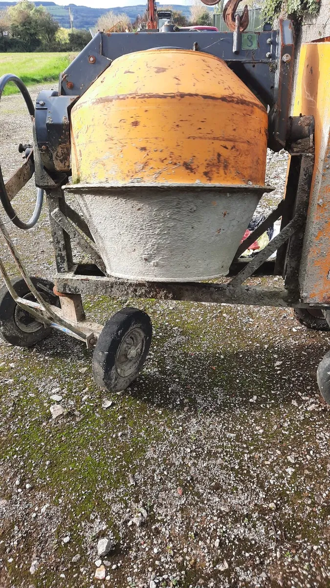Diesel 4 barrow mixer- excellent condition - Image 1