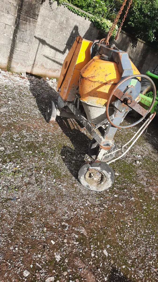 Diesel 4 barrow mixer- excellent condition - Image 4