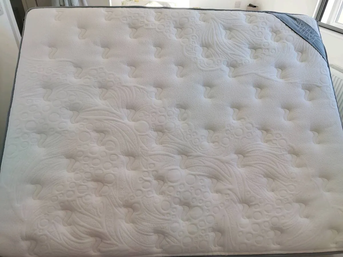 Memory foam king mattress - Image 2