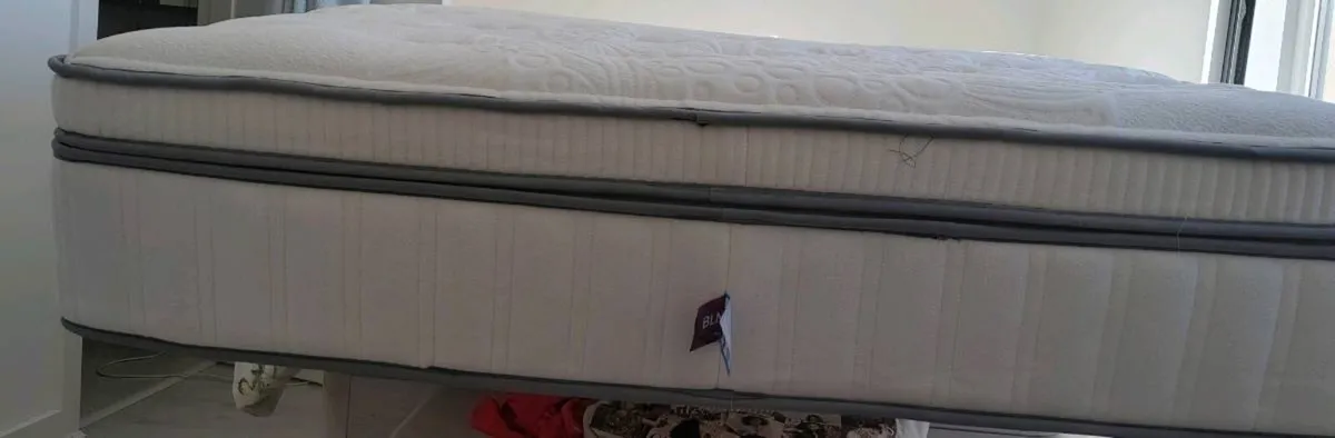 Memory foam king mattress - Image 3
