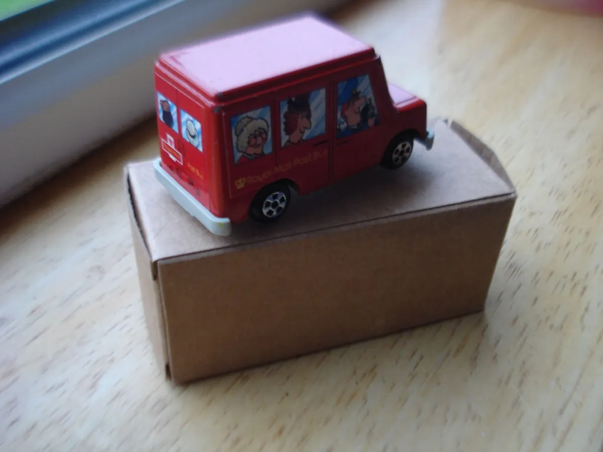 POST MAN PAT ERTL SMALL MATCHBOX SIZE MODEL VAN. - Image 2