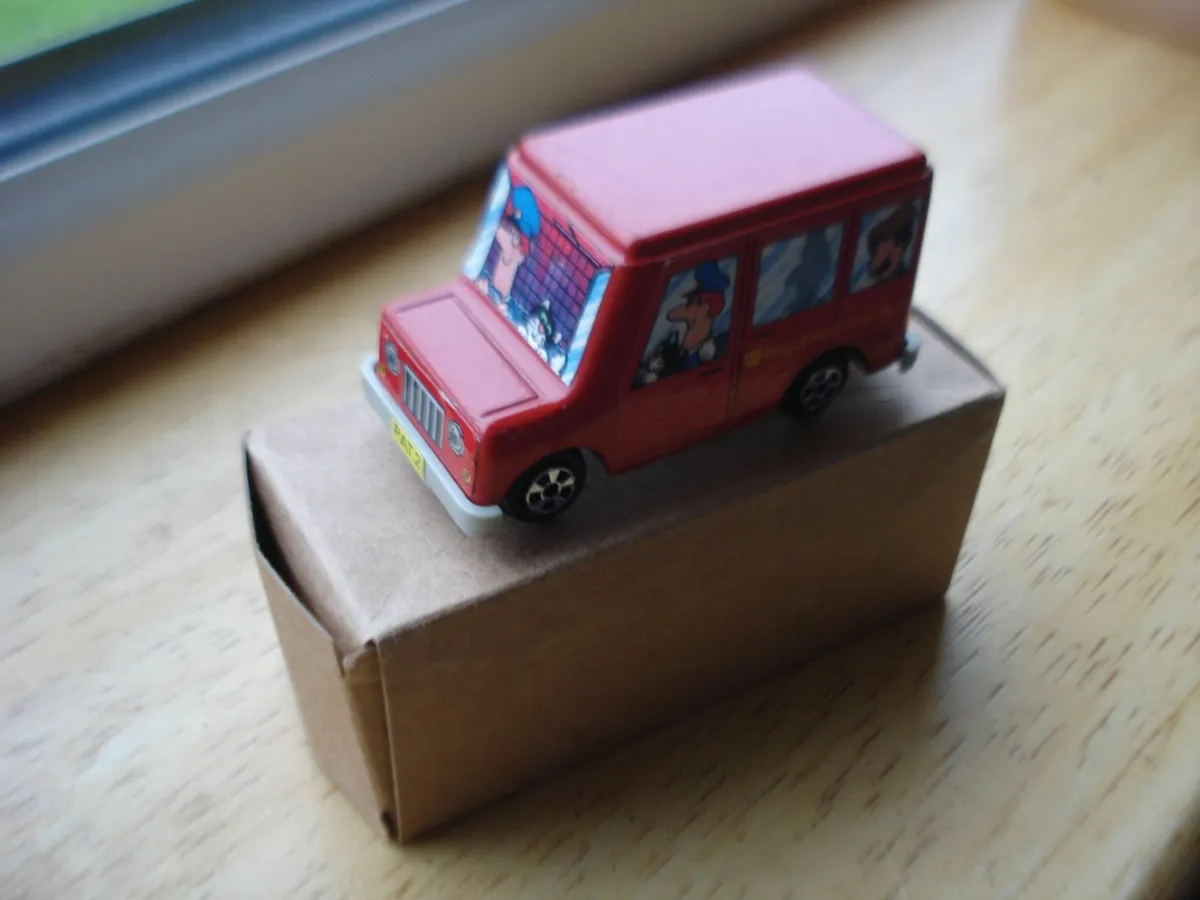 POST MAN PAT ERTL SMALL MATCHBOX SIZE MODEL VAN. - Image 1