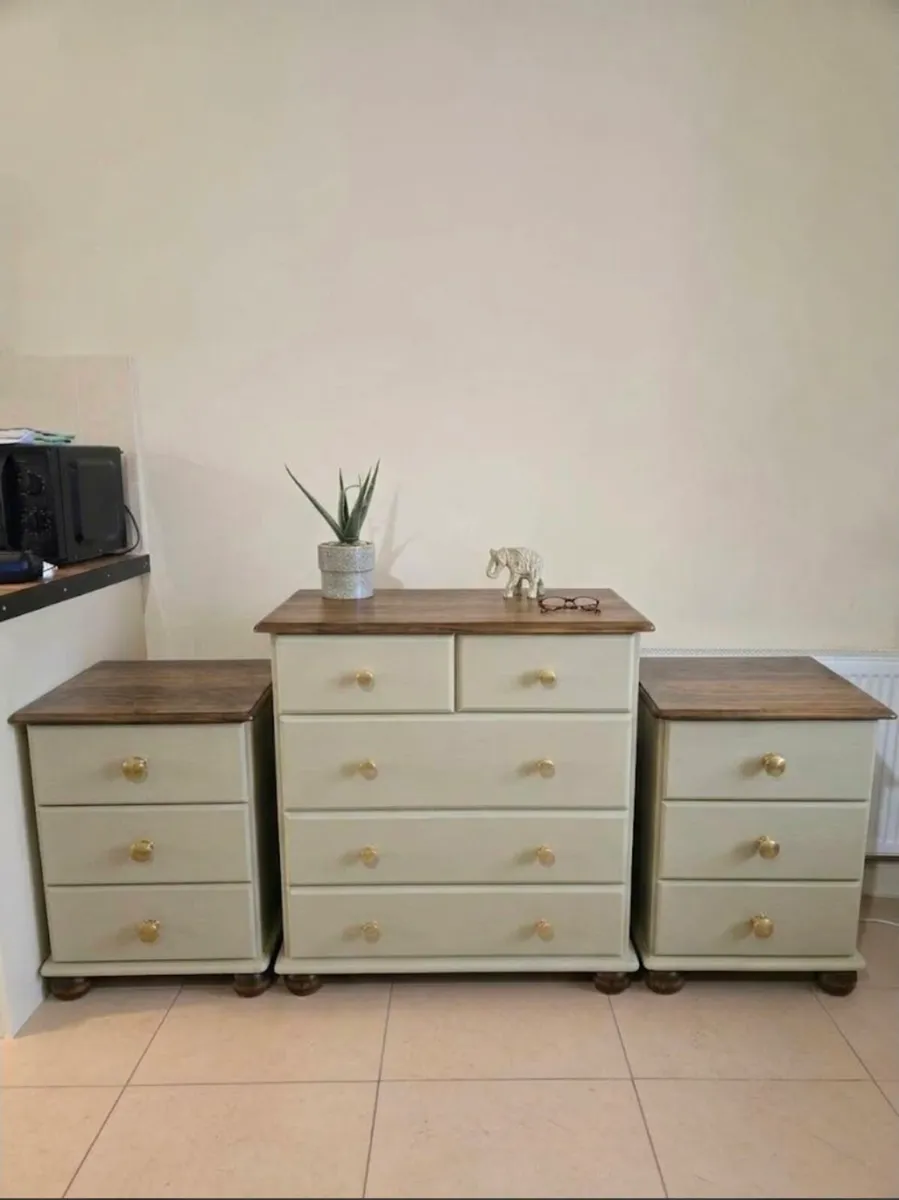 Solid Wood 3-Piece Bedroom Set - Image 1
