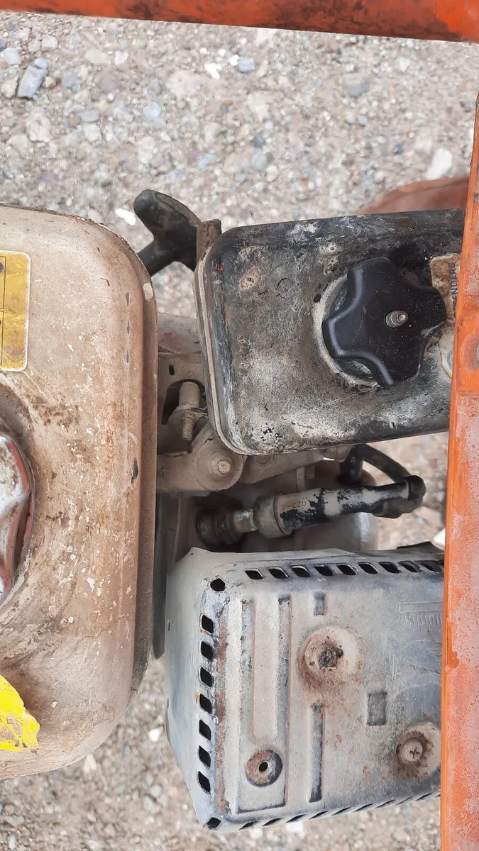 Honda petrol mixer- Excellent condition- like new - Image 3