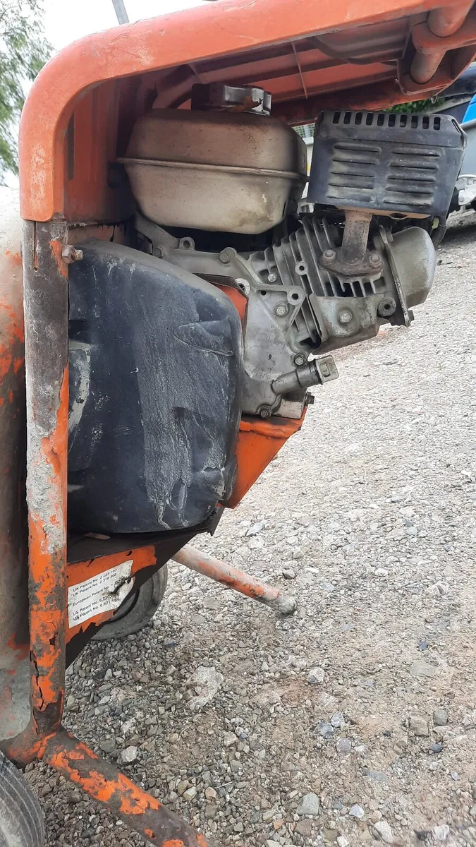 Honda petrol mixer- Excellent condition- like new - Image 4
