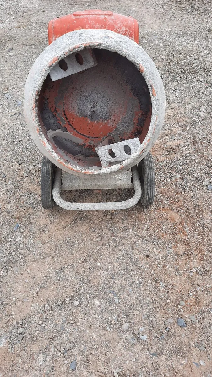 Honda petrol mixer- Excellent condition- like new - Image 1