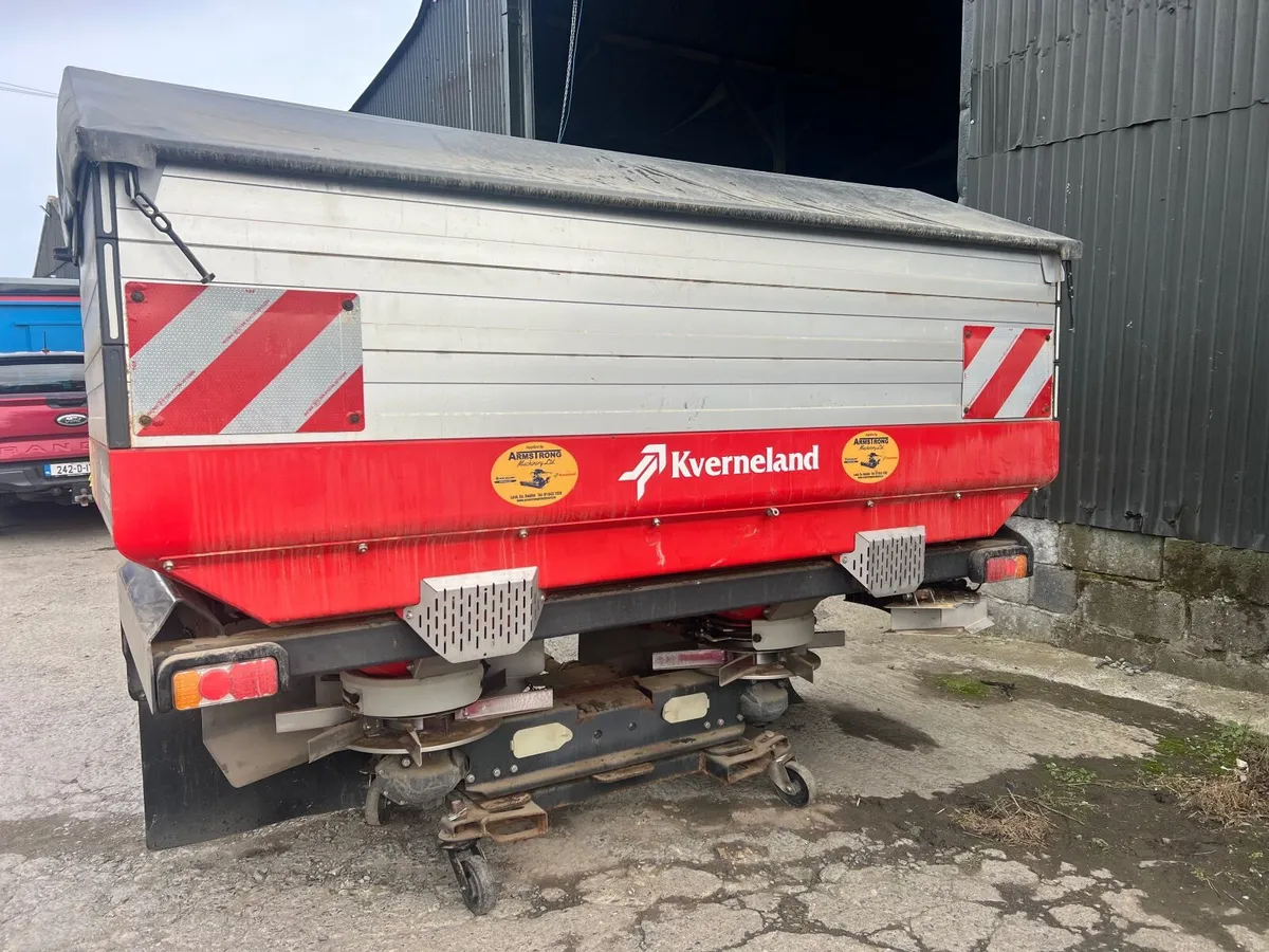 Fertiliser Spreader - Image 2