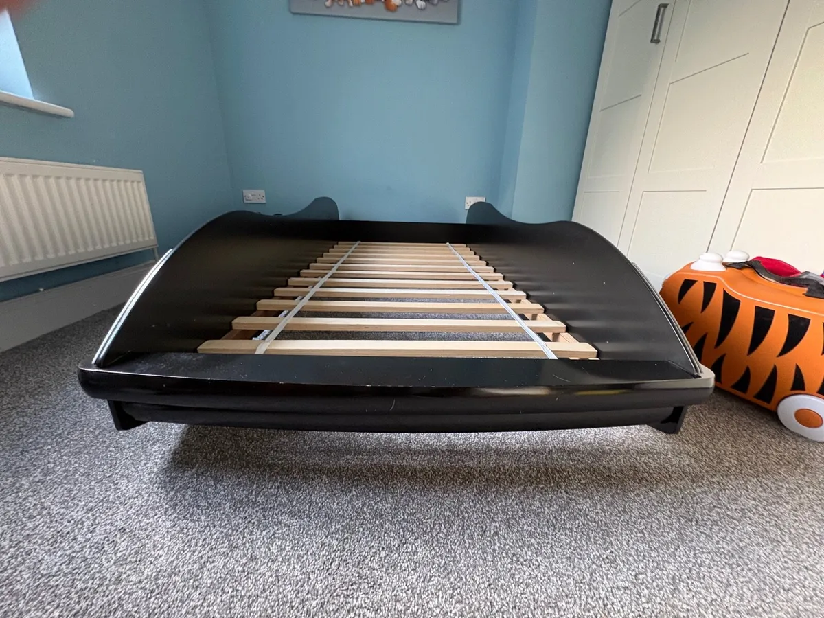 Black car bed frame - Image 2