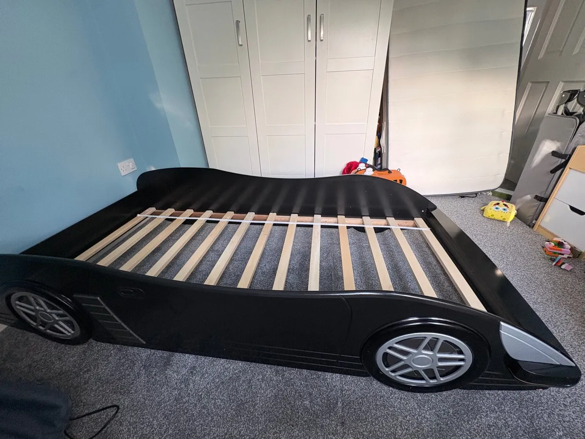 Black car bed frame - Image 1