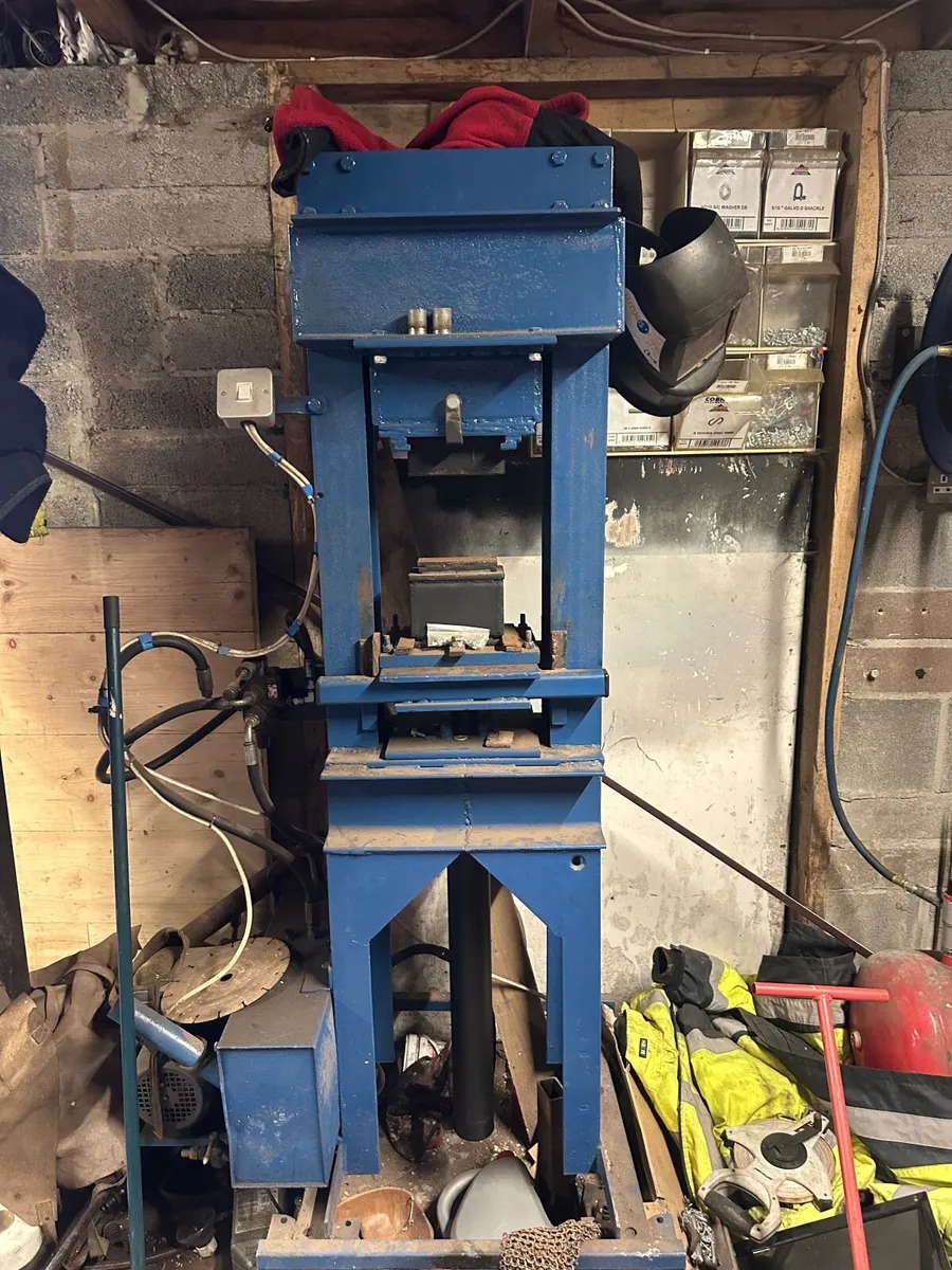 Blacksmiths press - Image 1