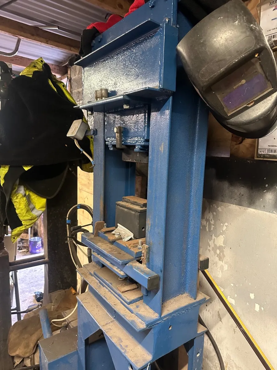 Blacksmiths press - Image 4