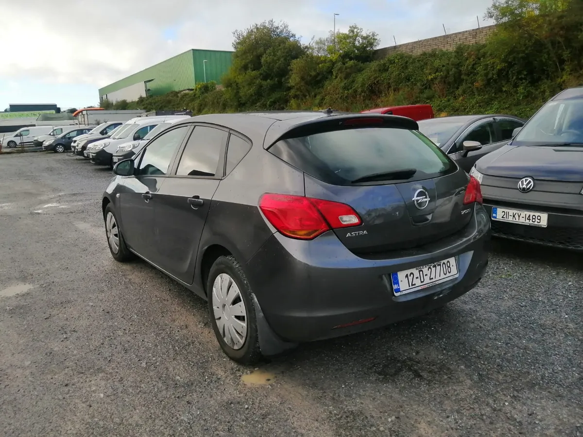 Opel Astra 2012 - Image 4