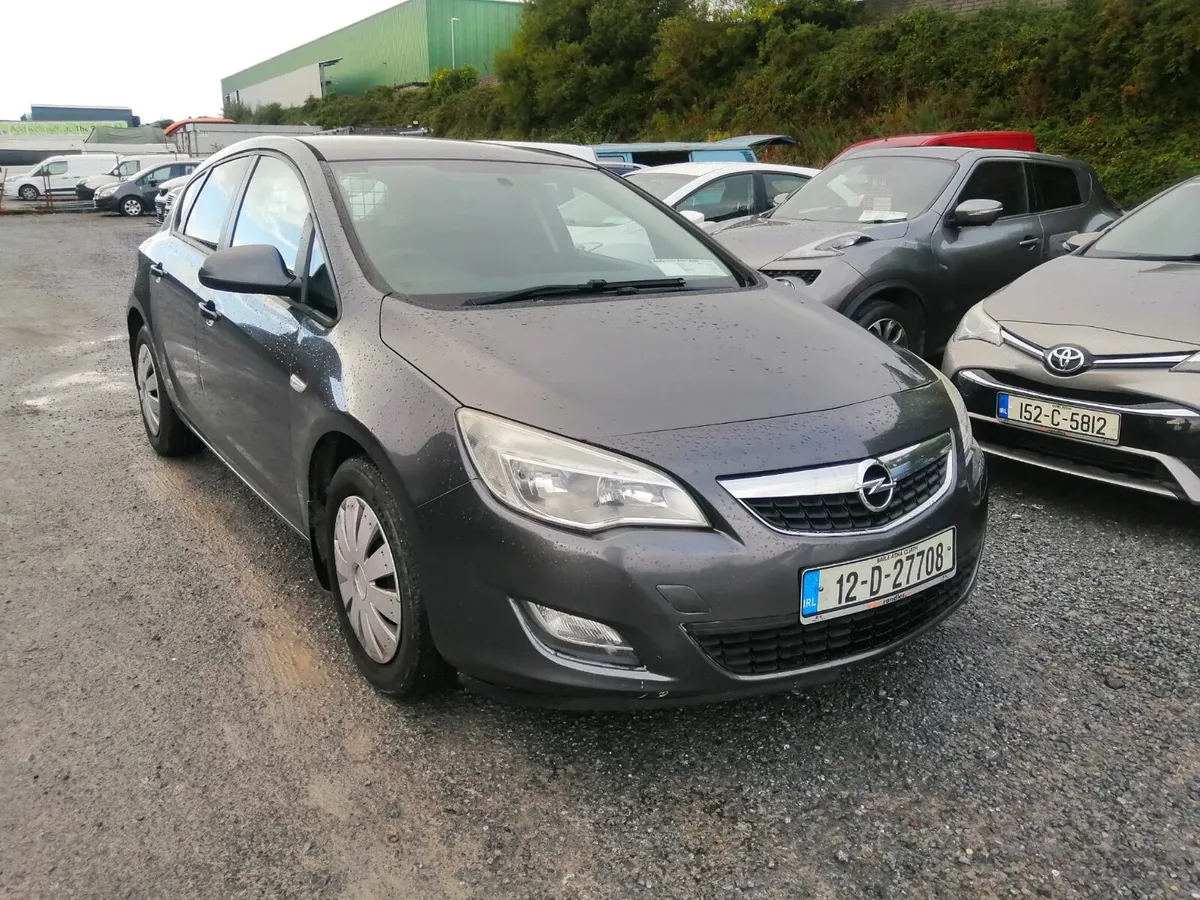 Opel Astra 2012 - Image 1