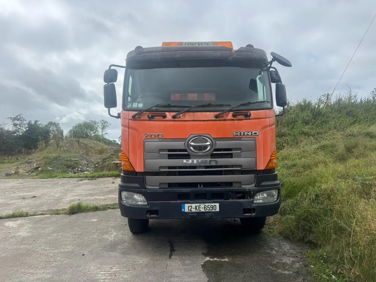 Hino 8 wheel tipper €9,950 - Image 2